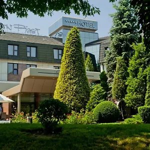 & Hotell